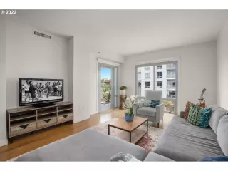 Photo #5: 22245353 Listing