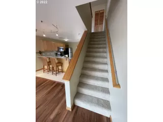 Photo #5: 22245584 Listing