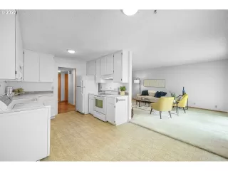 Photo #5: 22245661 Listing