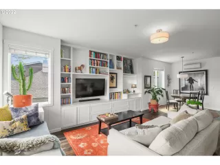 Photo #4: 22245734 Listing