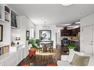 Photo #5: 22245734 Listing