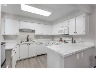 Photo #6: 22246045 Listing