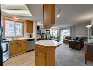 Photo #4: 22246146 Listing