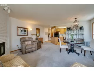 Photo #6: 22246146 Listing