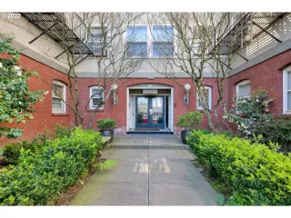 Click for more information on MLS # 22246322 : 731 SW KING AVE 17 More Details about MLS # 22246322 : 731 SW KING AVE 17