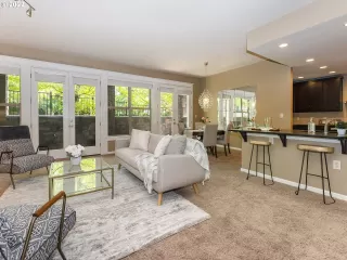 Photo #6: 22246382 Listing