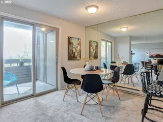 Photo #4: 22248141 Listing