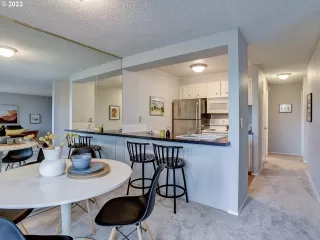 Photo #5: 22248141 Listing