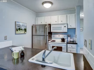 Photo #6: 22248141 Listing