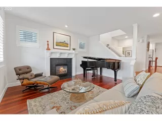 Photo #6: 22248358 Listing