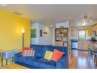 Photo #4: 22248813 Listing