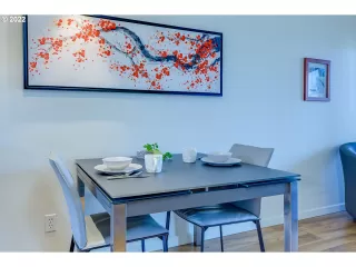 Photo #5: 22248813 Listing