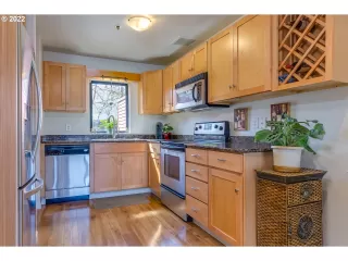 Photo #6: 22248813 Listing