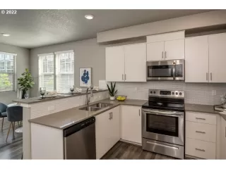 Photo #6: 22248979 Listing