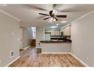 Photo #4: 22250645 Listing