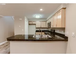 Photo #5: 22250645 Listing