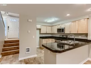 Photo #6: 22250645 Listing