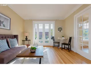 Photo #5: 22252107 Listing