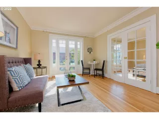 Photo #6: 22252107 Listing