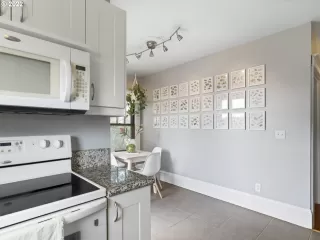 Photo #4: 22253205 Listing