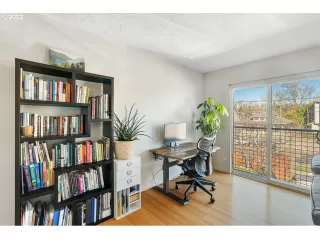 Photo #4: 22255932 Listing