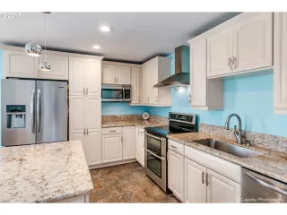 Photo #5: 22259000 Listing