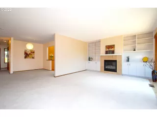 Photo #5: 22259361 Listing