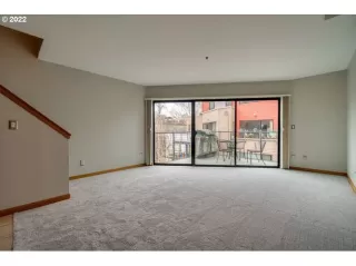 Photo #6: 22264305 Listing