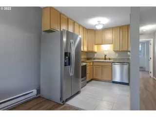 Photo #5: 22265000 Listing 