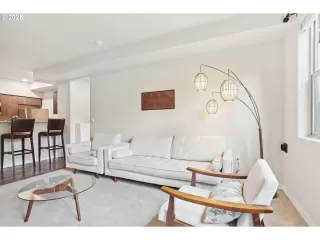 Photo #3: 222650776 Listing 