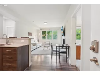 Photo #5: 222650776 Listing 