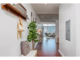 Photo #4: 22265514 Listing