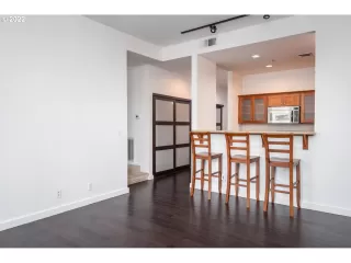 Photo #4: 22265823 Listing