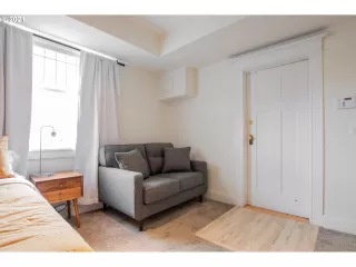 Photo #6: 22265943 Listing