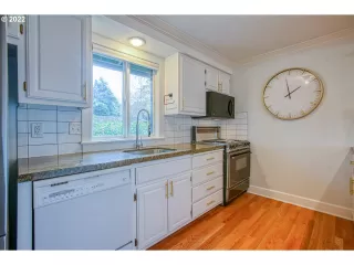 Photo #5: 22265981 Listing