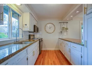 Photo #6: 22265981 Listing