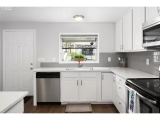 Photo #3: 22266391 Listing