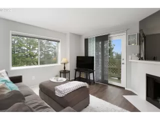 Photo #5: 22266391 Listing