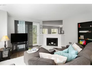 Photo #6: 22266391 Listing