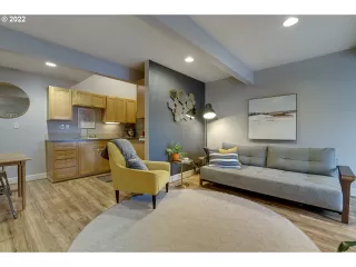 Photo #6: 22266788 Listing