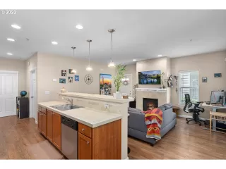 Photo #4: 22266876 Listing