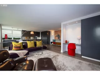 Photo #4: 22267516 Listing