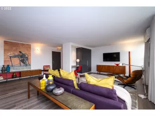 Photo #6: 22267516 Listing