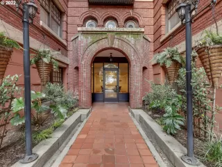 Photo #4: 22268722 Listing