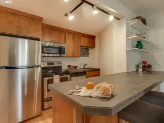 Photo #5: 22268722 Listing