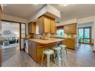 Photo #5: 22269383 Listing