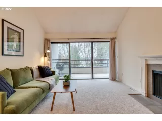 Photo #5: 22269936 Listing