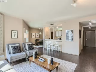 Photo #4: 22270190 Listing