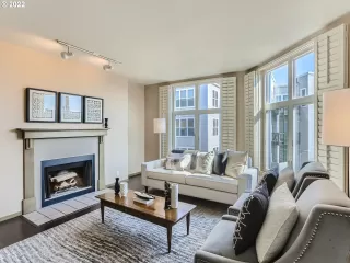 Photo #5: 22270190 Listing