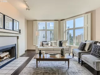 Photo #6: 22270190 Listing